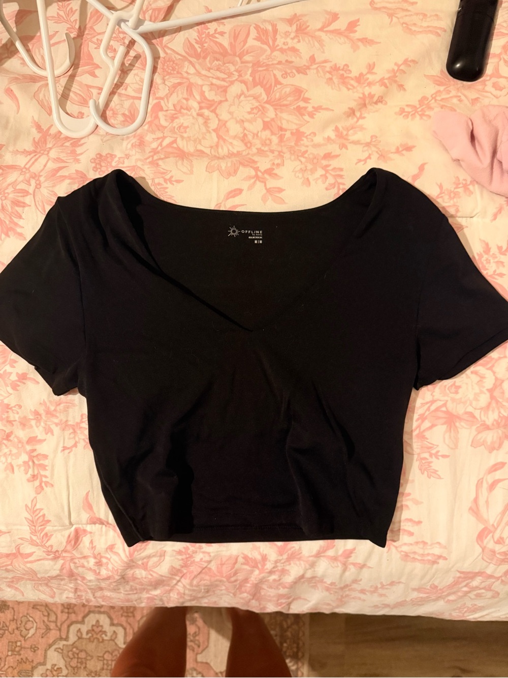 aerie Black V-Neck Short Sleeve Crop Top